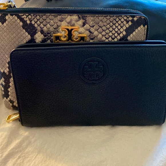 Tory Burch Black Wristlet Wallet - Picture 9 of 13